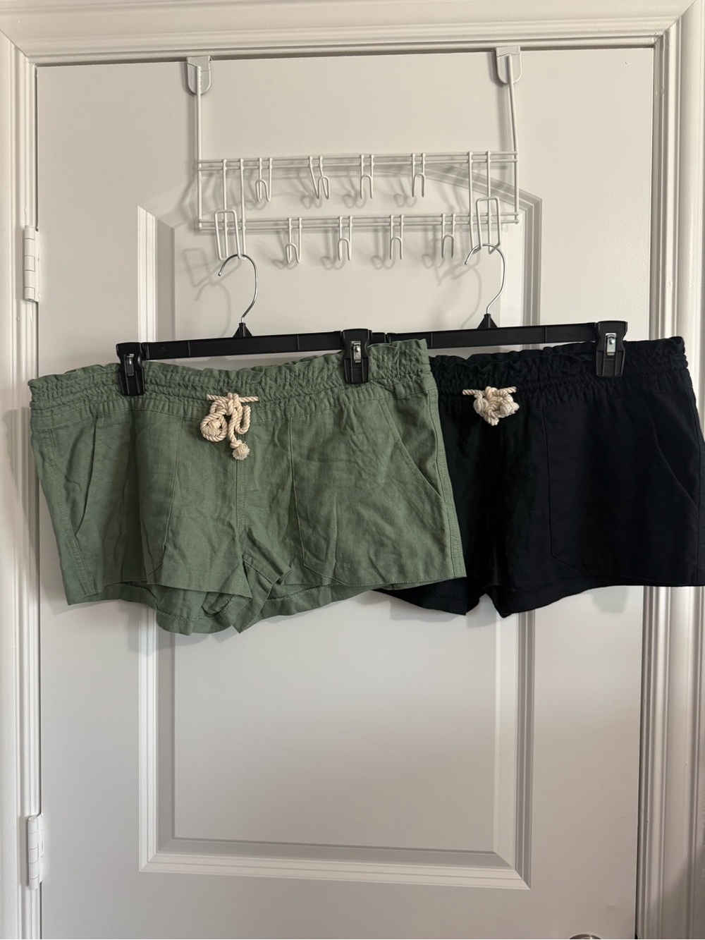 Roxy Linen-Blend Drawstring Shorts in Olive Green & Black